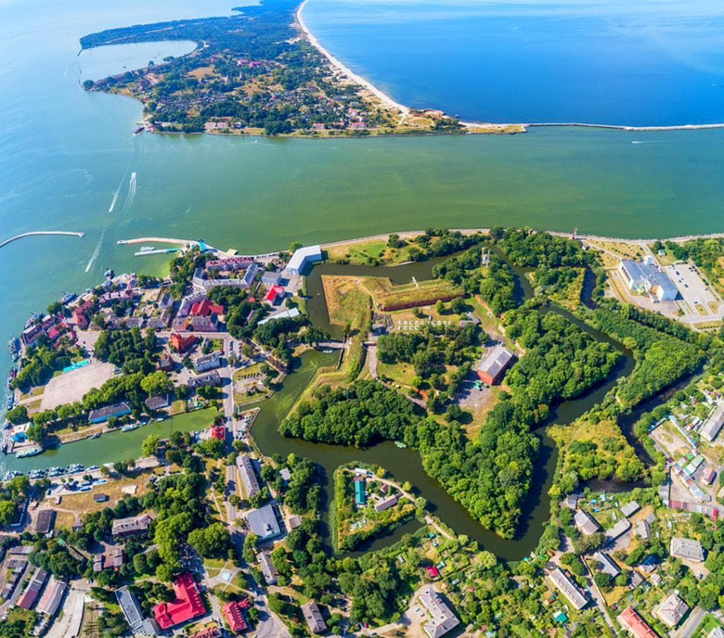 Балтийск: крепость, маяк, коса