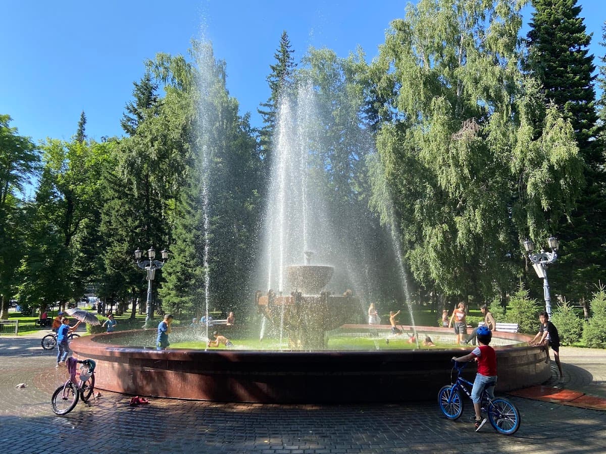 Городской парк культуры и отдыха на берегу Маймы