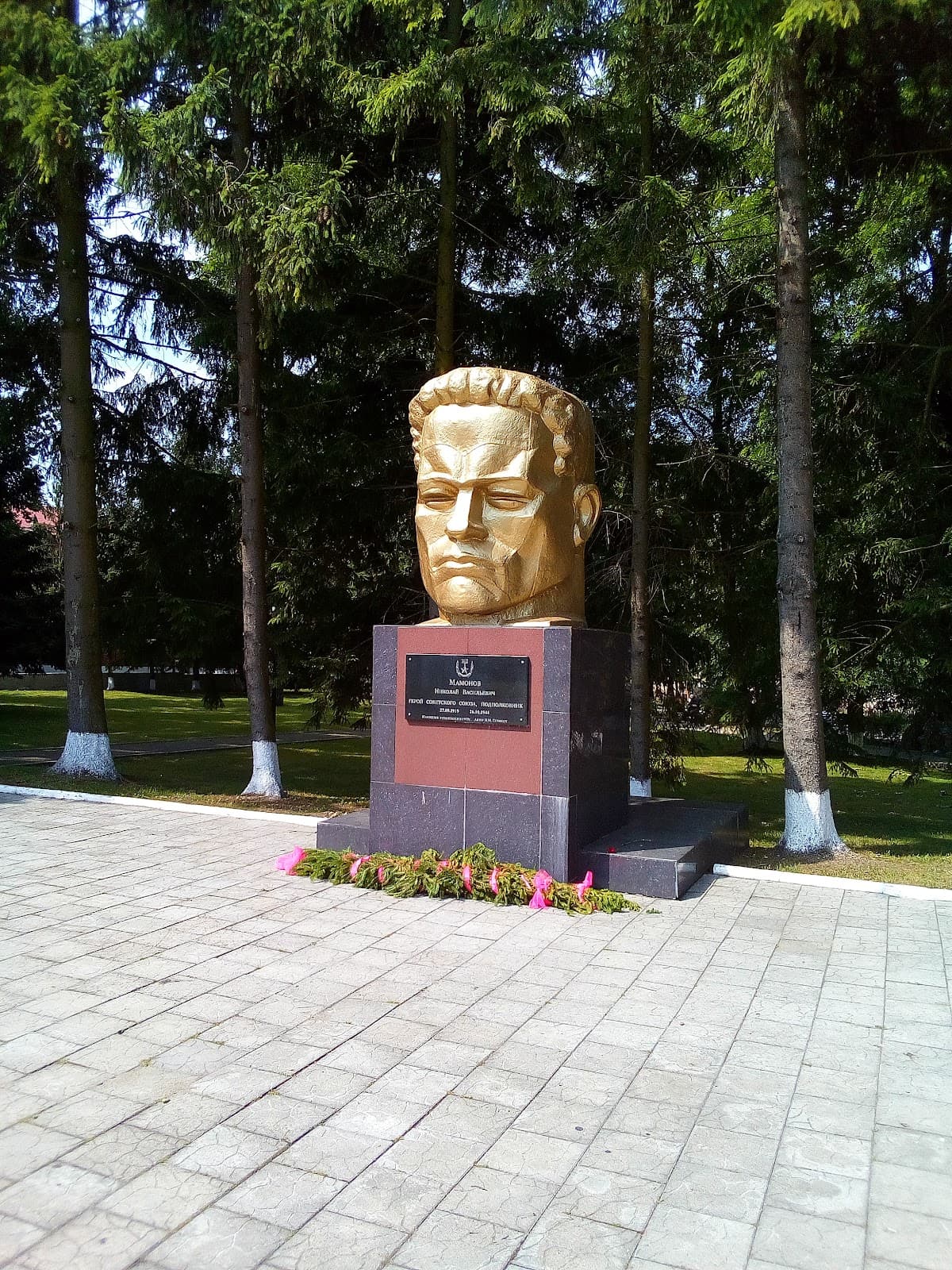 Памятник Н.В. Мамонову